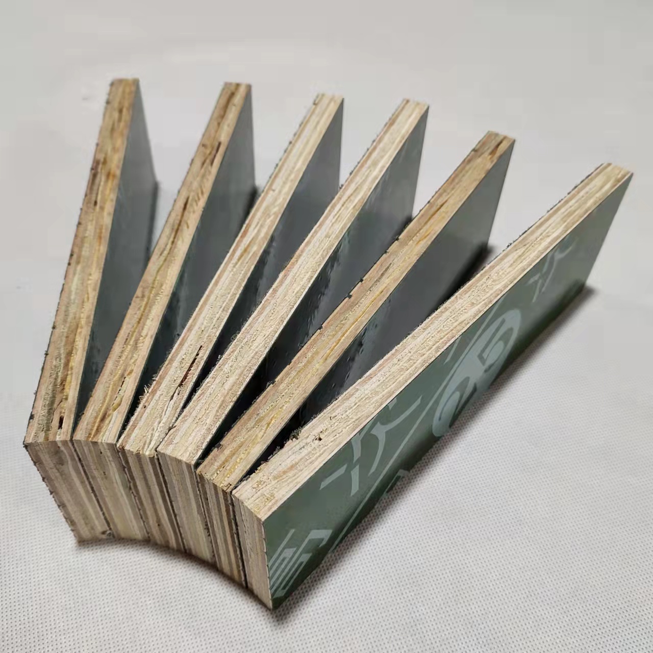 廣西建筑模板廠家與您討論松木建筑模板的生產工藝 廣西建筑模板廠家與您討論松木建筑模板的生產工藝